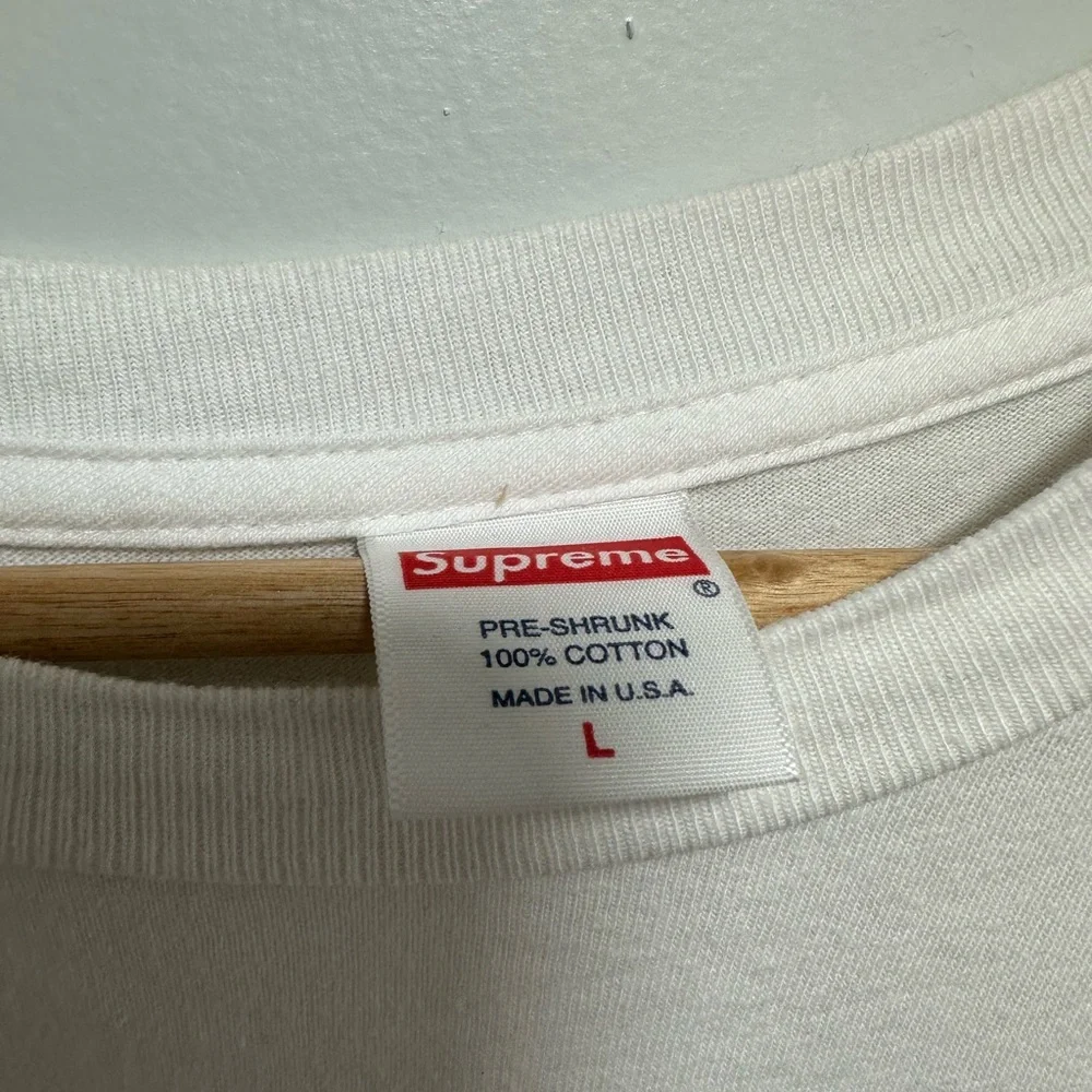 Supreme tshirt - Picture 3 of 3